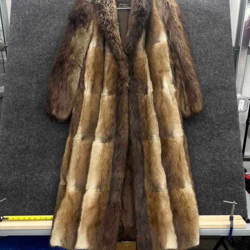 Vintage 1960s full-length Canadian beaver fur coat with rich natural striping - Picture 2 of 8